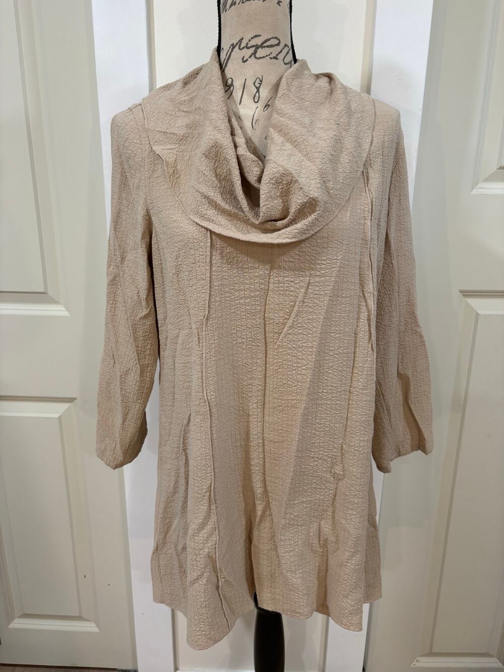ali miles Beige Neutral Lagenlook Minimalist Cowlneck Top Size Medium